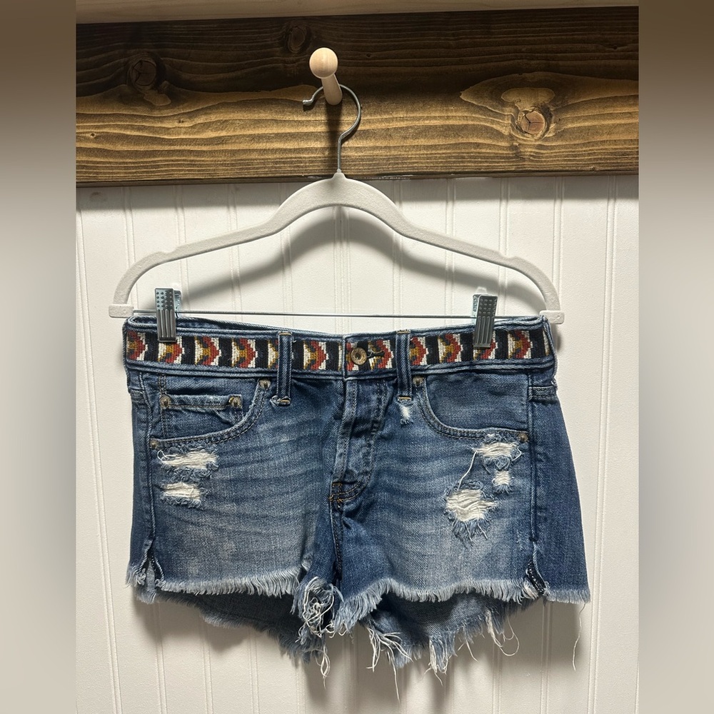 Abercrombie & Fitch Tribal Belt Band Distressed Embroidered Shorts Sz 27